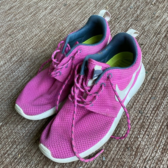 cute pink nike shoes